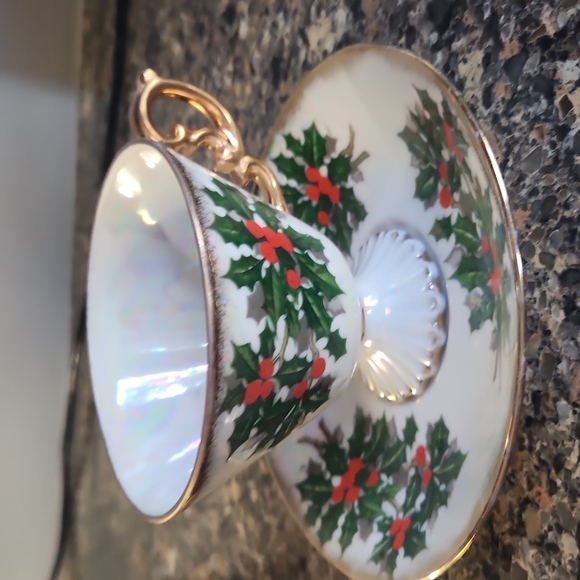 UCAGCO Dining Ucagco Christmas December Holly Luster Footed Tea Cup